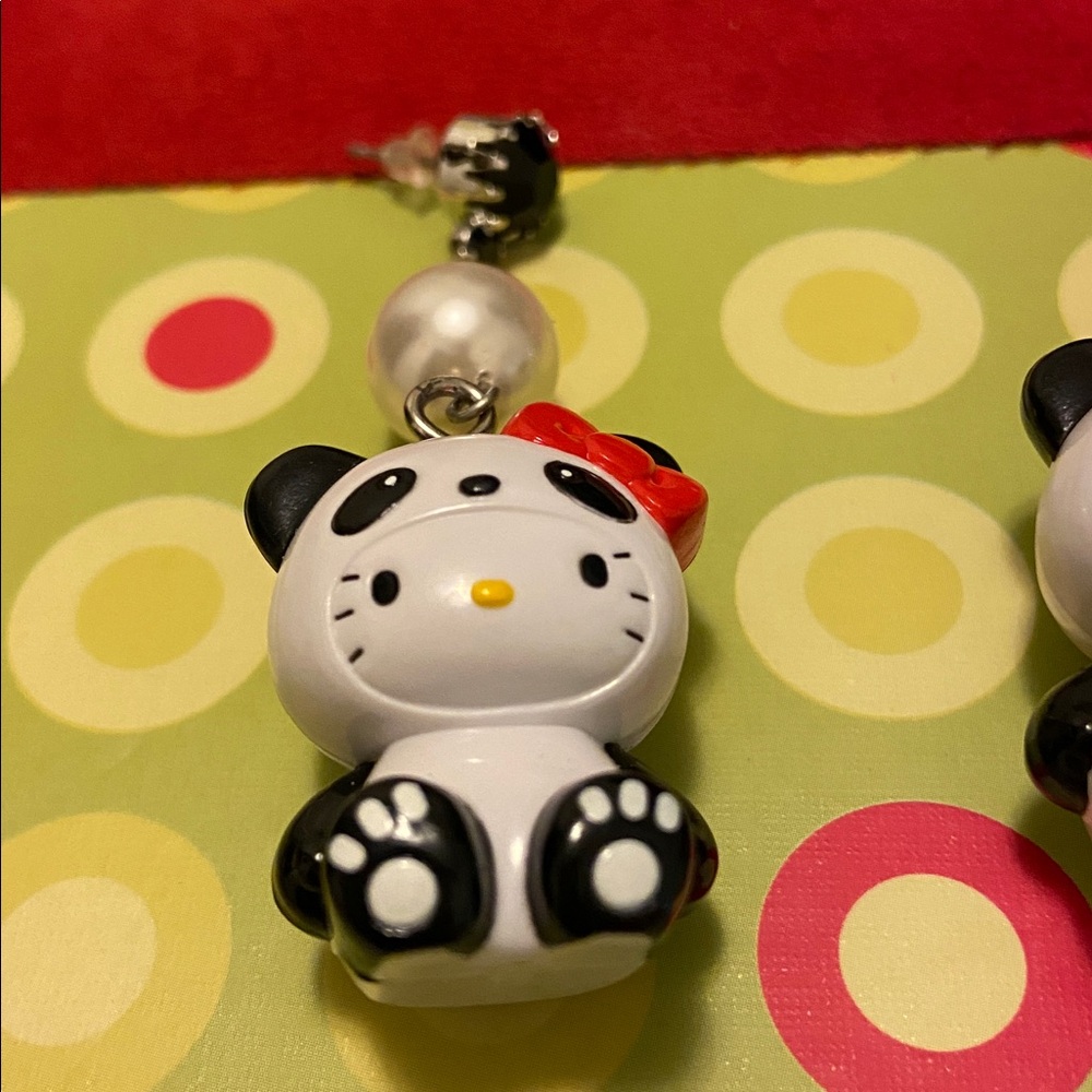 PANDA Tarantino collab sanrio hello kitty tarina earrings - Picture 3 of 9